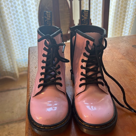 Girls size 1 DocMartins Baby Pink - Picture 1 of 6